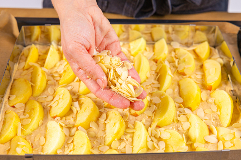 gehobelte Mandeln verteilen