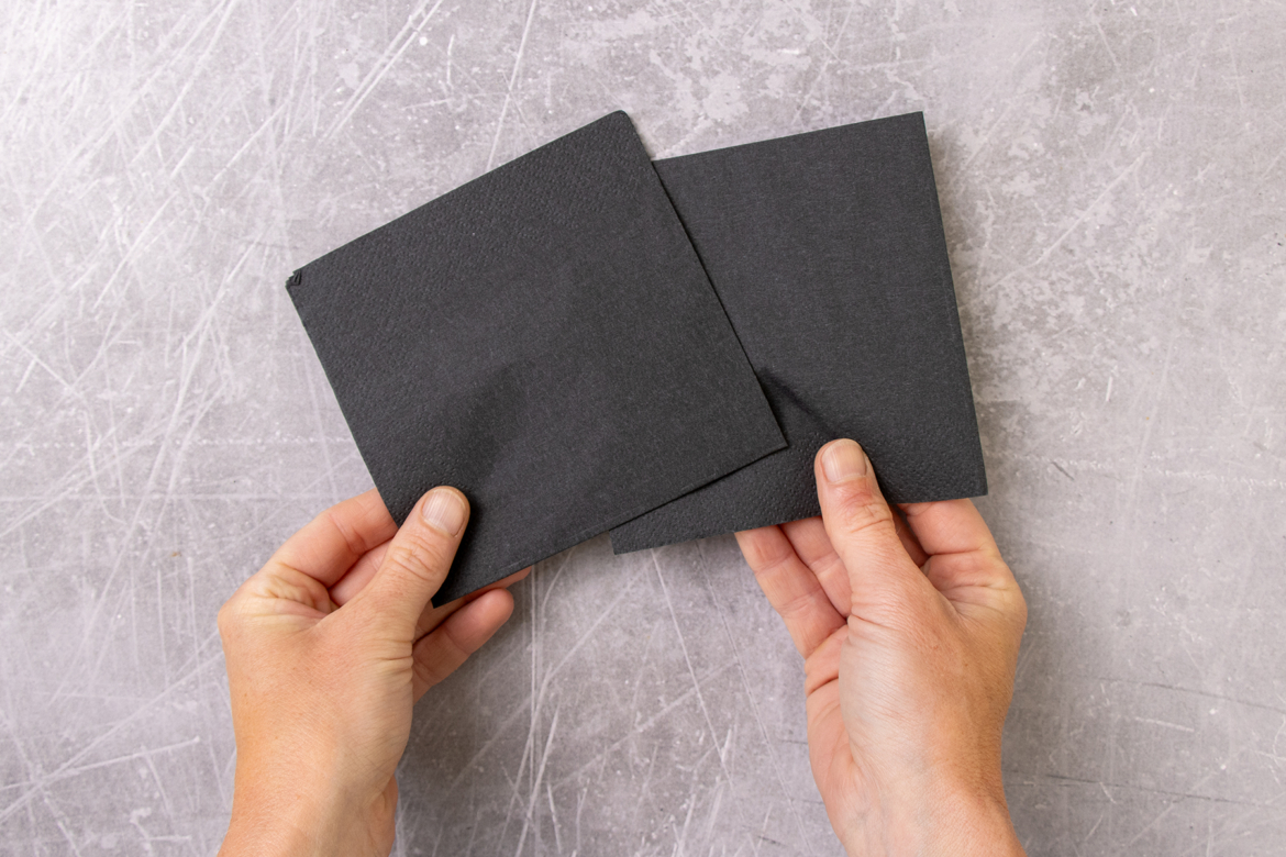 Schwarze Papierservietten zum Falten für Halloween