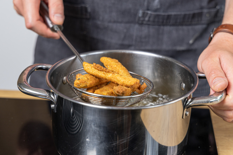 Gewürzgurken Pommes frittieren