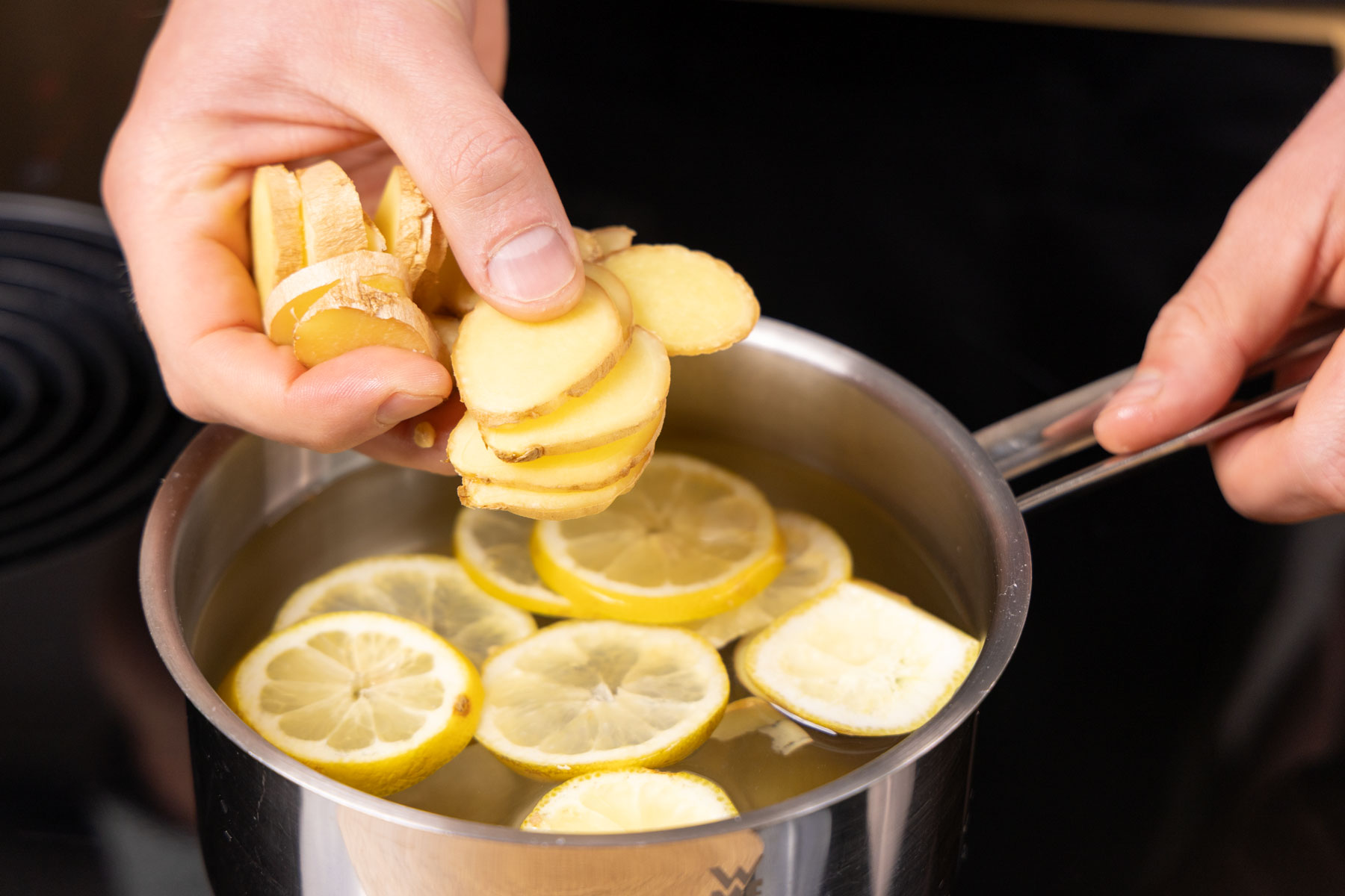 Heißer Ingwer-Zitronen-Tee Heißer Ingwer-Zitronen-Tee