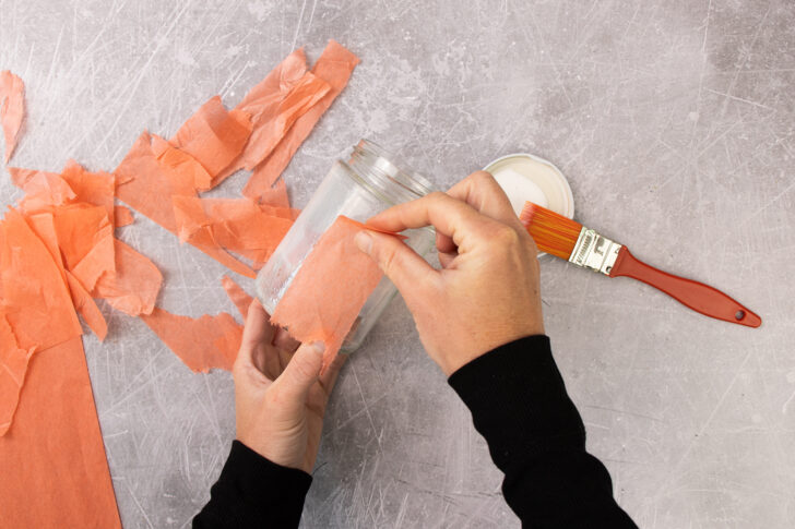 Papierschnipsel ankleben