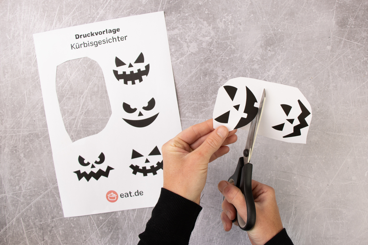 Kürbisgesichter-Vorlage ausschneiden