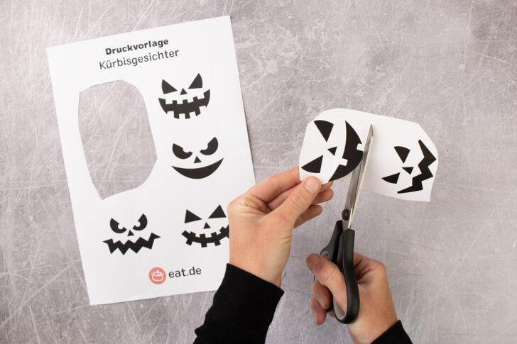 Kürbisgesichter-Vorlage ausschneiden