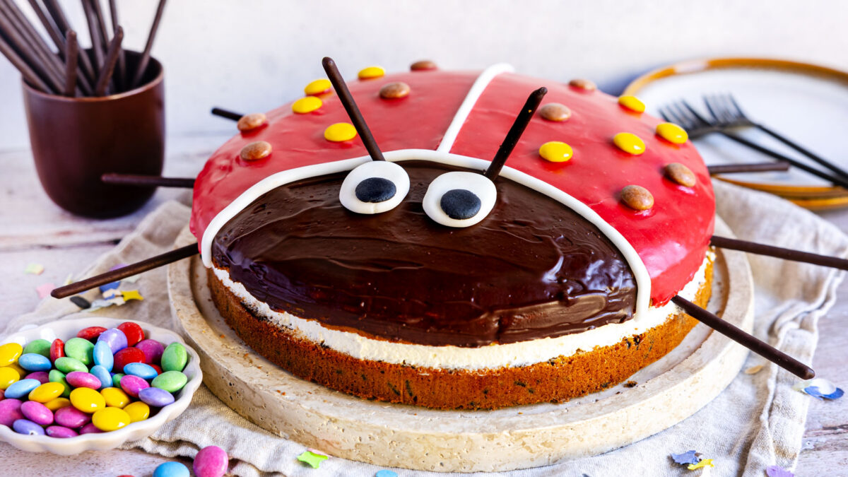Marienkäfer-Kuchen für den Kindergeburtstag