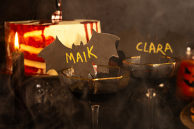 Namenschilder für Gläser basteln - DIY Halloween Glasmarkierer