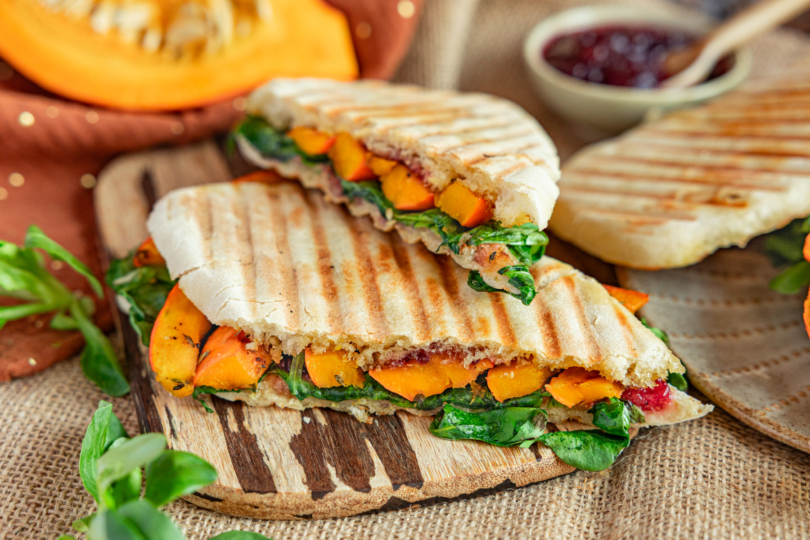 Panini mit Kürbis aufgeschnitten