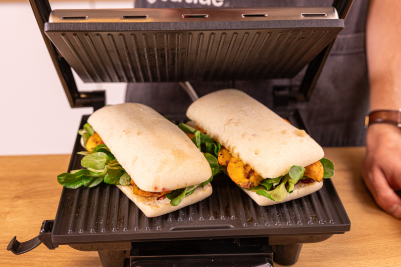 Panini mit Kürbis im Kontaktgrill