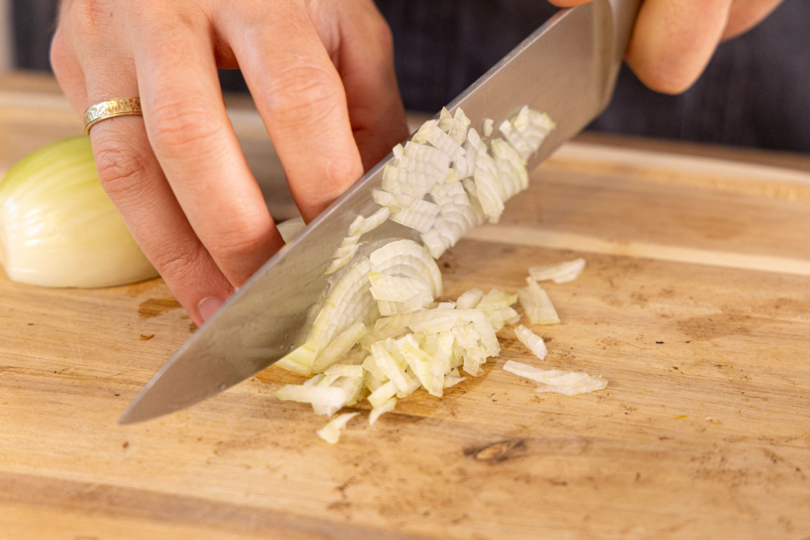 Zwiebeln schneiden