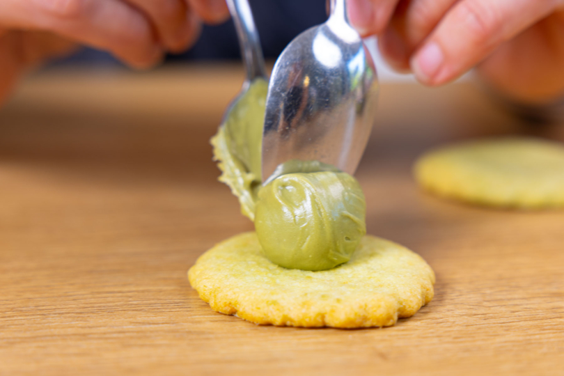 Pistaziencreme dazugeben