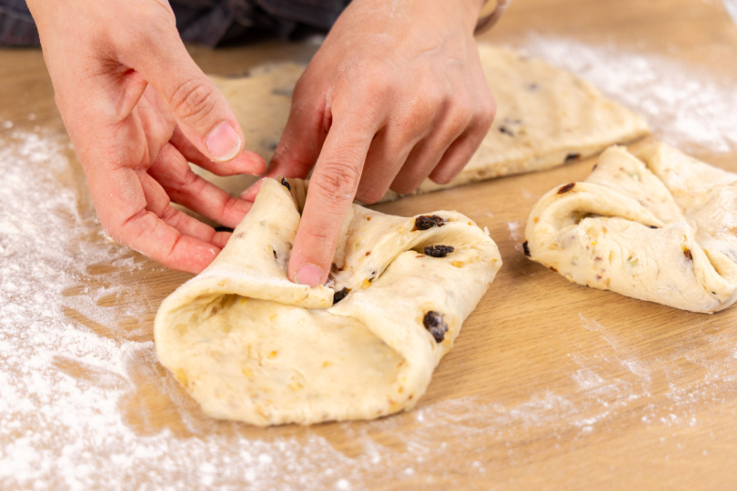 Reformationsbrötchen formen