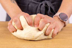 Hefeteig kneten