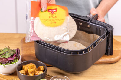 softe Pitas von Schär in der Heißluftfritteuse aufbacken