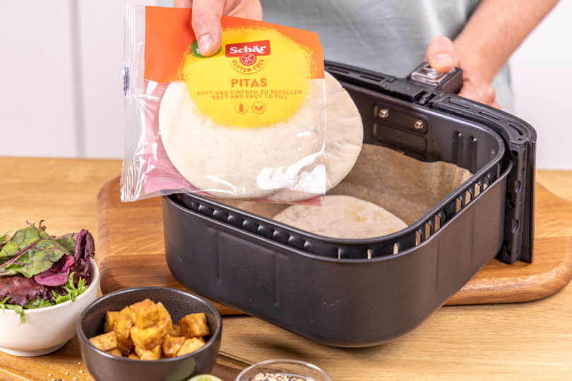 softe Pitas von Schär in der Heißluftfritteuse aufbacken