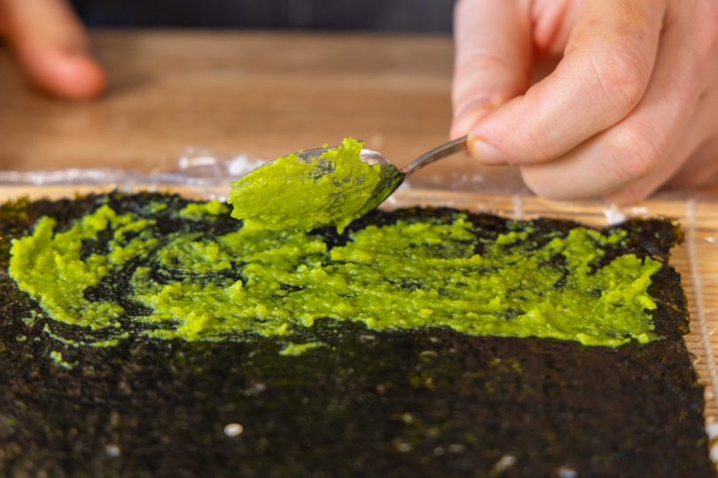 mit Wasabi bestreichen
