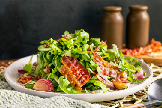Warmer Rucola-Salat mir Bacon