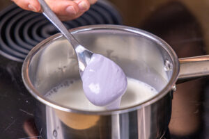 Esslöffel Creme unterrühren