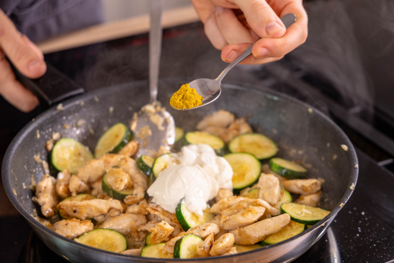 Currypulver dazugeben