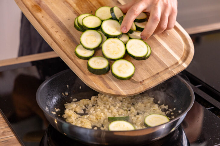 Zucchini dazugeben