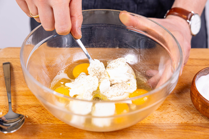Eier mit Crème fraîche verrühren