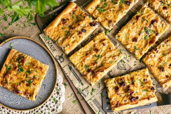 Zwiebelkuchen mit Blätterteig