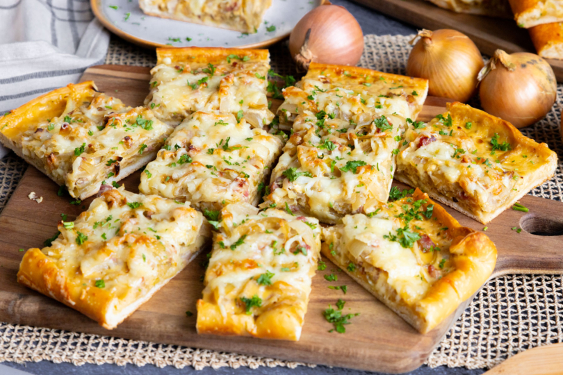Zwiebelkuchen mit Pizzateig