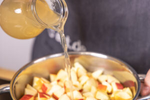 Apfelwein dazugeben