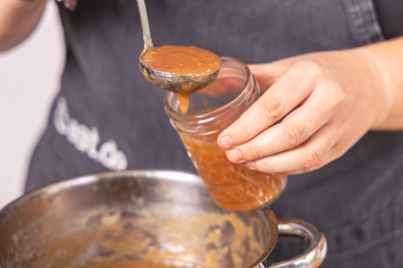 Apfelbutter abfüllen