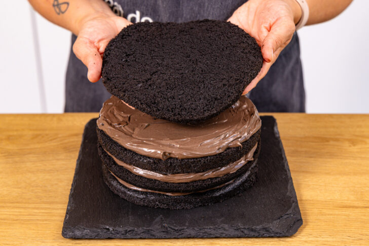 gruselige Torte schichten