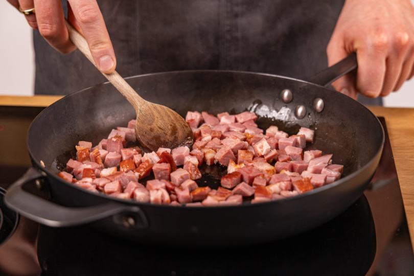 Kasslerwürfel in der Pfanne anbraten