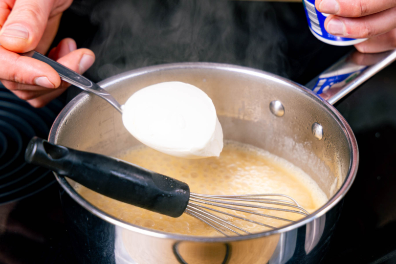 Crème fraîche zum zur Soße geben