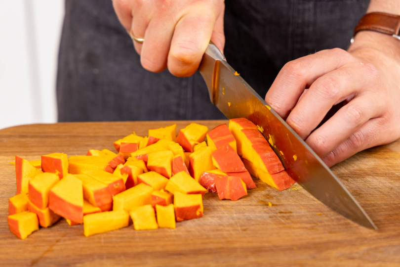 Kürbis würfeln