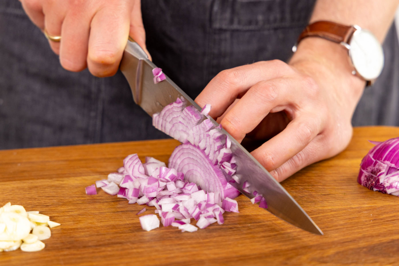 Zwiebel schneiden