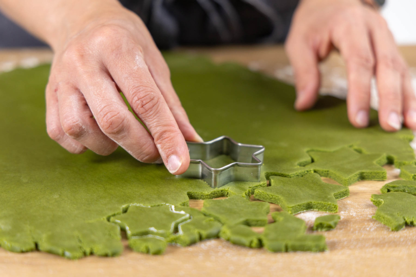 Matcha Plätzchen ausstechen