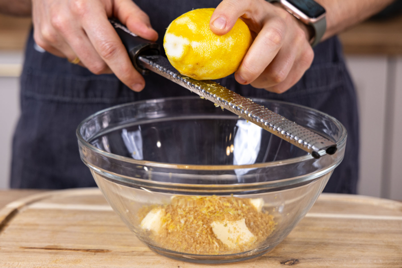 Zitrone reiben