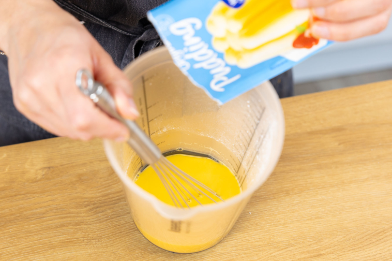 Puddingpulver verrühren