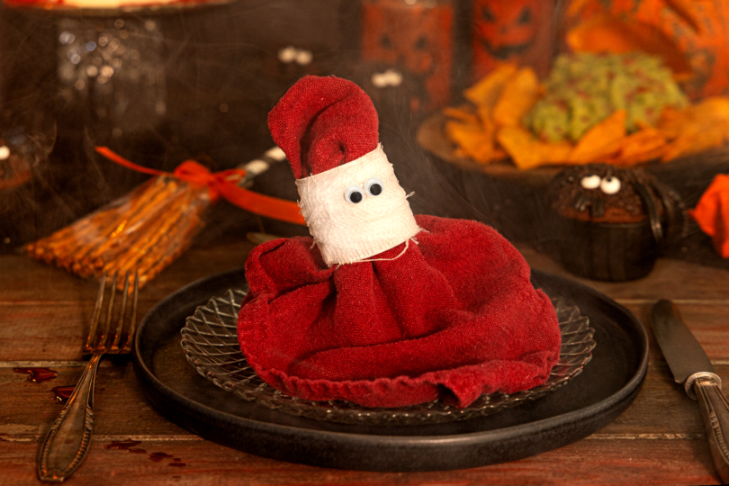 Serviettenring Mumie basteln - DIY Halloween Tischdeko