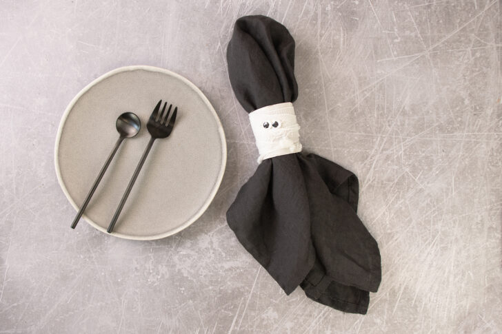 Serviettenringe als Halloween Tischdeko