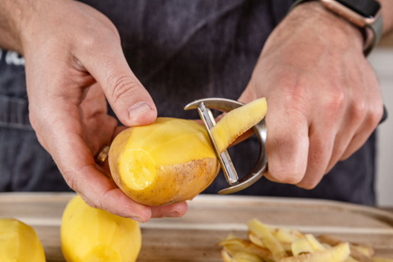 Kartoffeln schälen