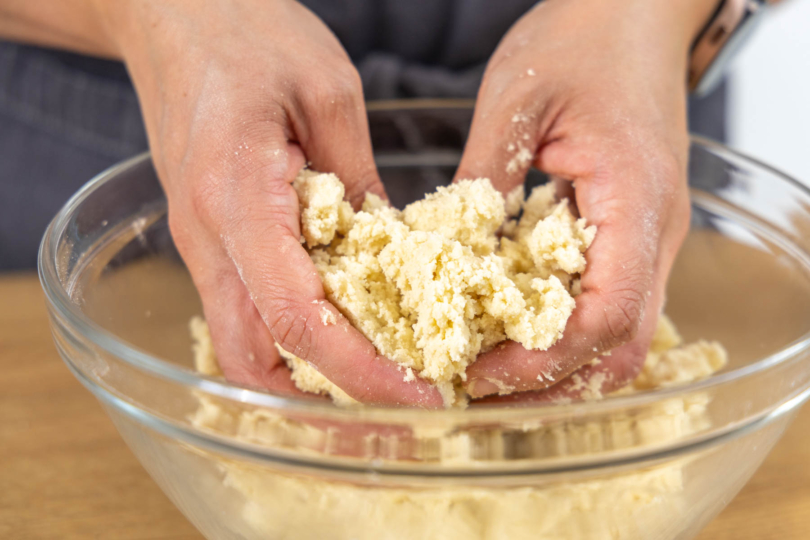 Streusel kneten