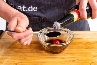 Marinade für knusprige Entenhaut anmischen