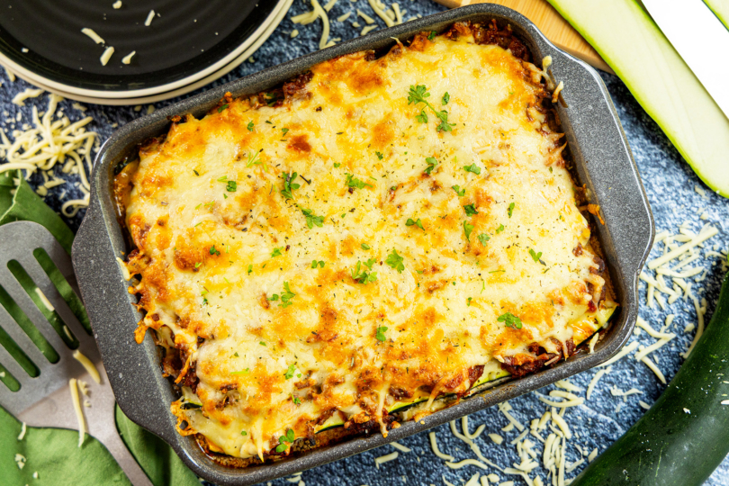 Zucchini-Lasagne mit Hackfleisch topdown ganz