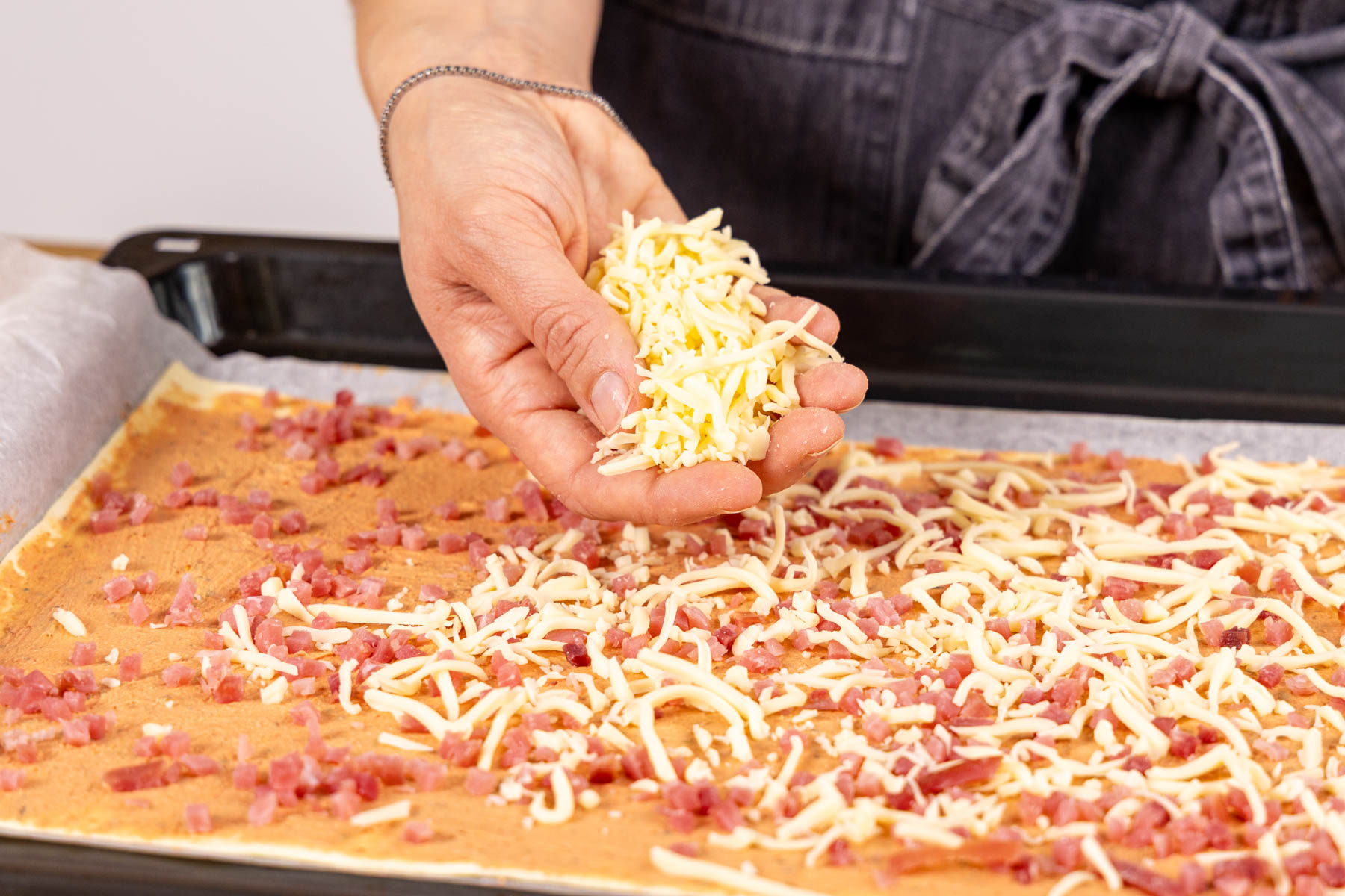 Herzhafter Blätterteig Tannenbaum mit Schinken & Käse Herzhafter Blätterteig Tannenbaum mit Schinken & Käse