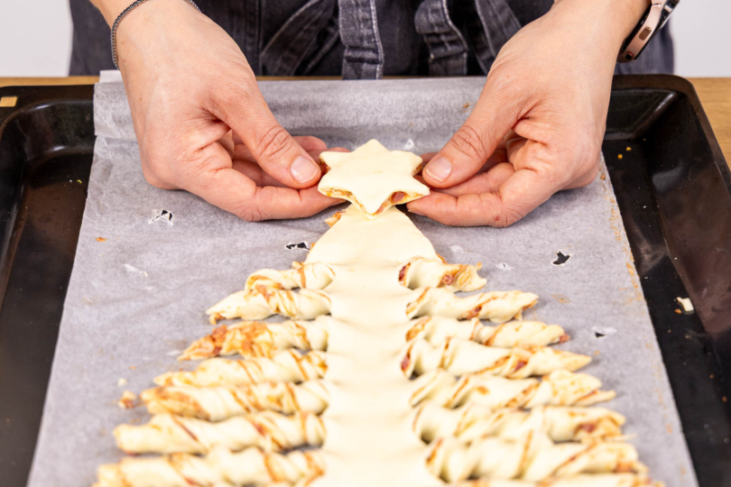 Stern an Tannenbaumspitze anbringen
