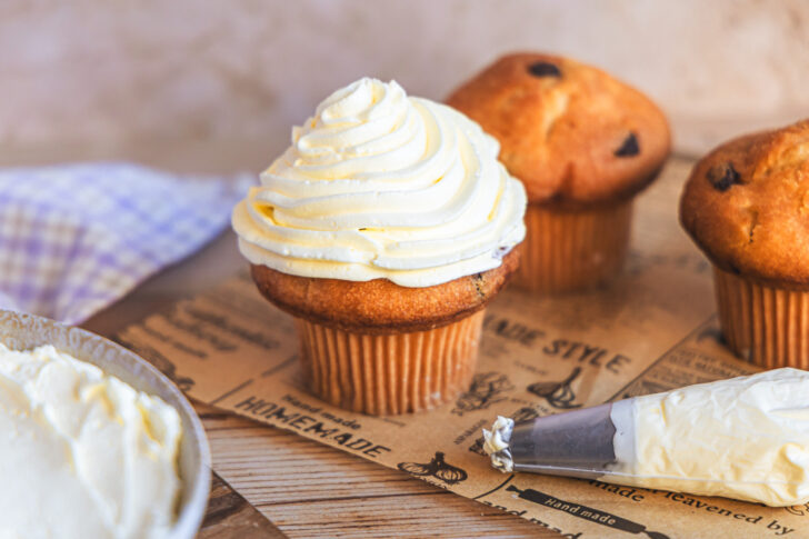 Cupcake mit Buttercreme verzieren