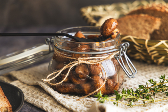 Eingelegte Champignons