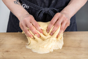 Hefeteig kneten