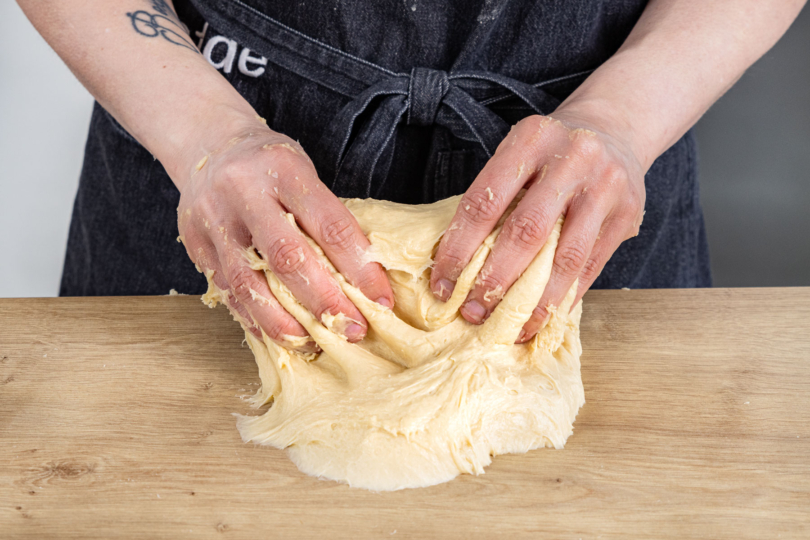Hefeteig kneten