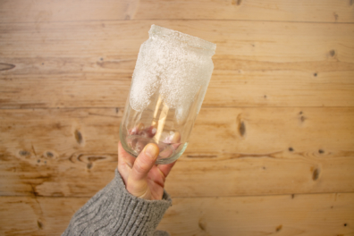 Schneemuster am Windlicht