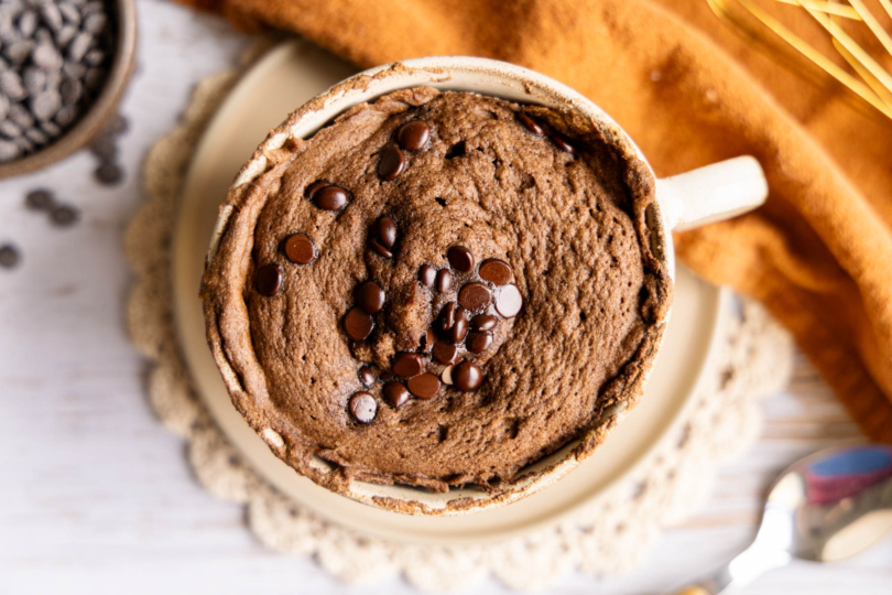 Gesunder Tassenkuchen ohne Zucker top-down