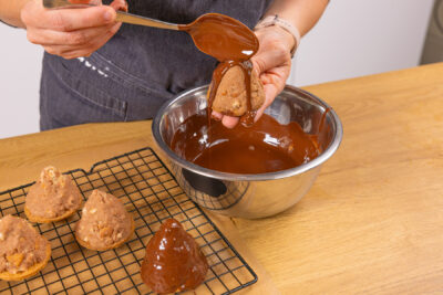 Granatsplitter nach Omas Original-Rezept mit Schokolade überziehen